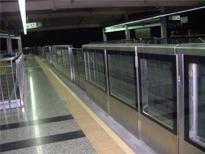 重庆轻轨2号线安全门安装-重庆轻轨第一条线